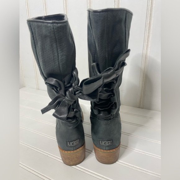 UGG Cary Lace-Up Back Genuine Sheepskin Boot Grey Size 8.5 - Picture 9 of 10